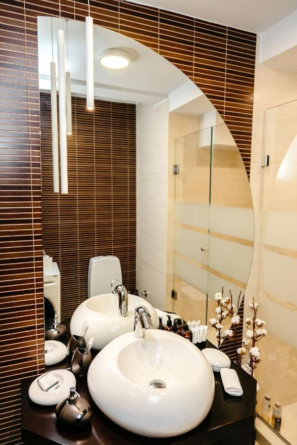 Rosewood Apartment